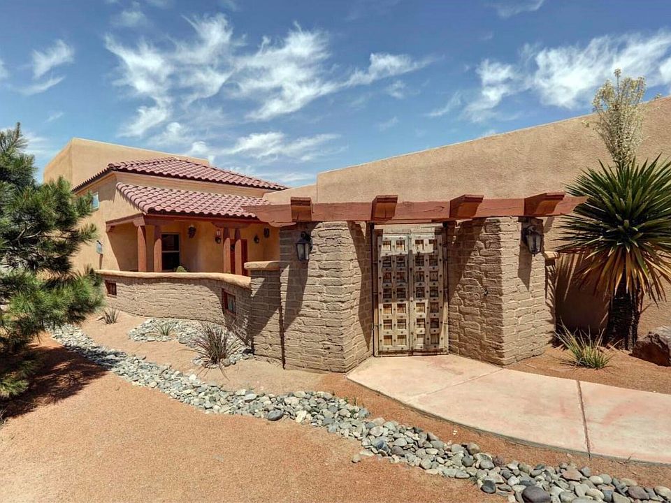 1st image of 2705 Lerma Rd NE