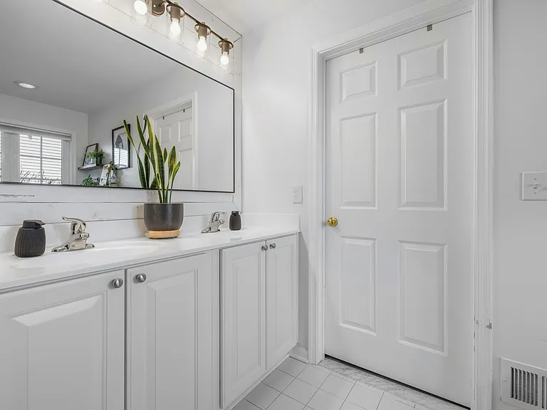 137 Whispering Woods Pl — Photo 36