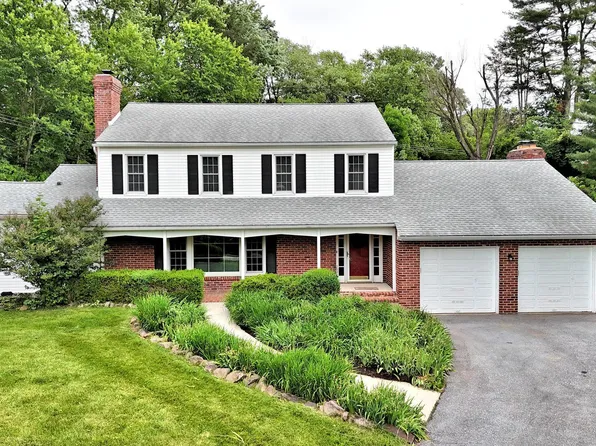 81 S Forge Manor Dr, Phoenixville, PA 19460