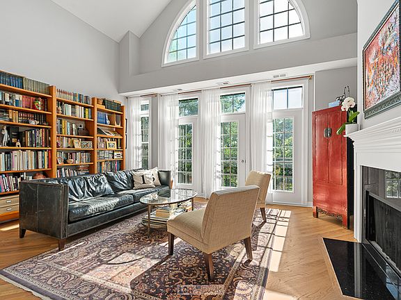 3rd image of 1717 N Larrabee St #3N