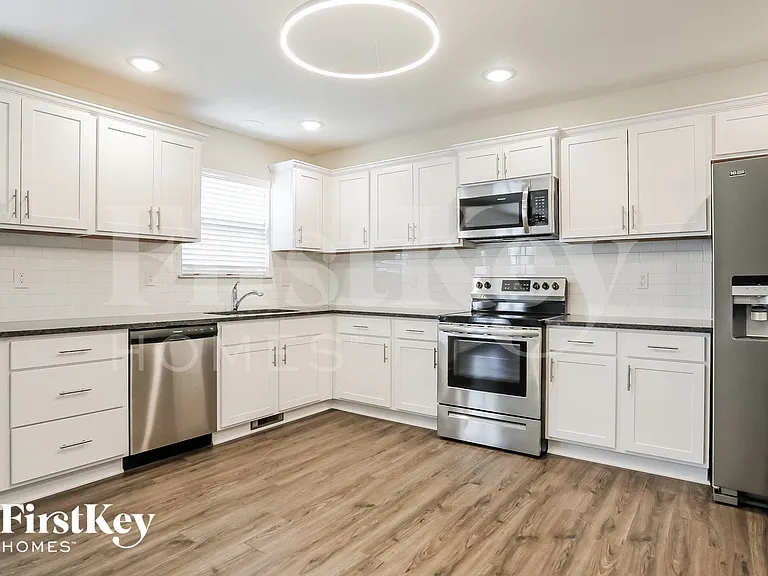5015 N Wheeling Ave — Photo 6