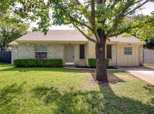 5809 Willow Crest Dr, Arlington, TX 76017