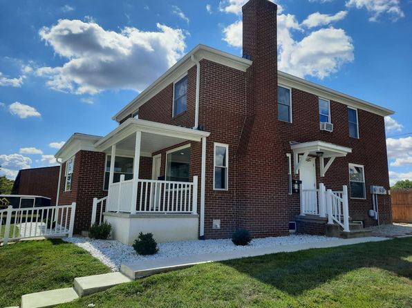 2115 Main St