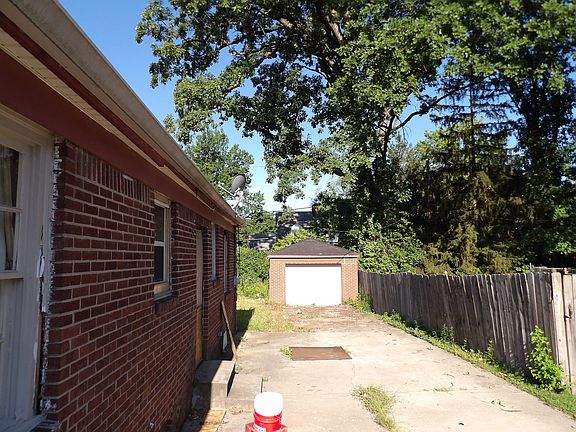 2nd image of 3636 N Linwood Ave