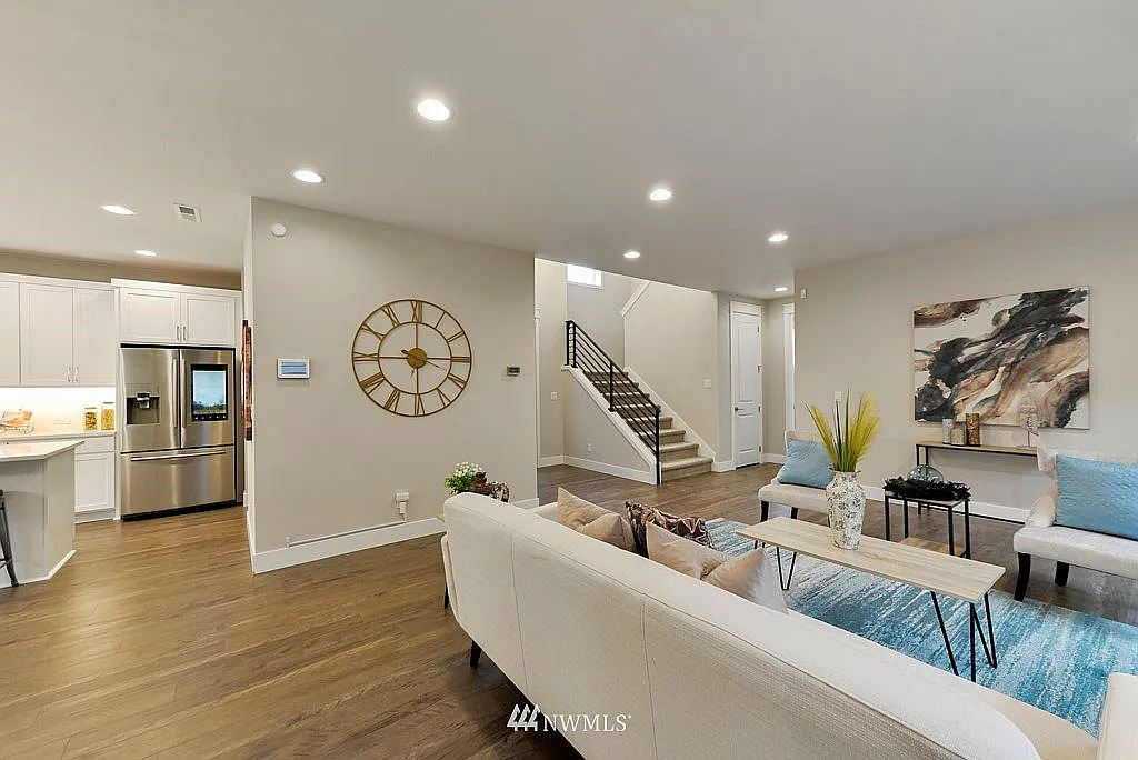 4 bed, 2980 sqft, $4,995 — Photo 4