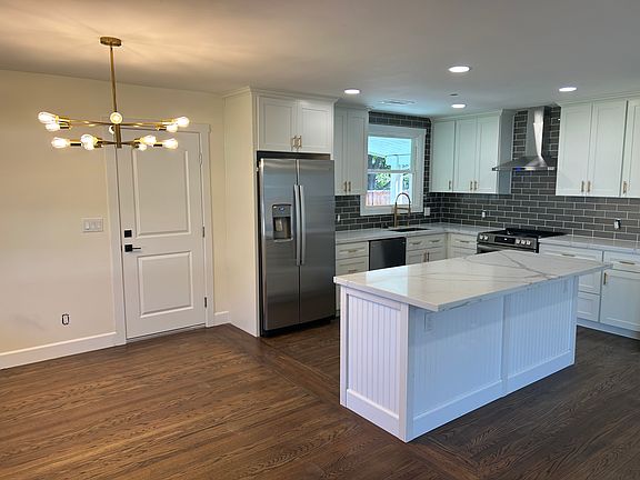4th image of 1210 Beverly Way