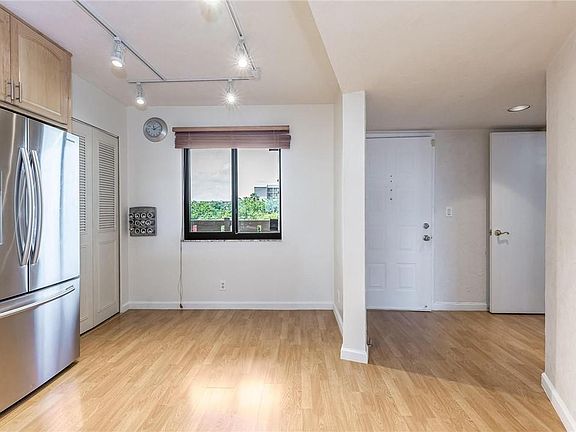 5th image of 2202 S Cypress Bend Drive #505