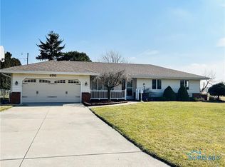 400 Park Ln, Walbridge, OH 43465