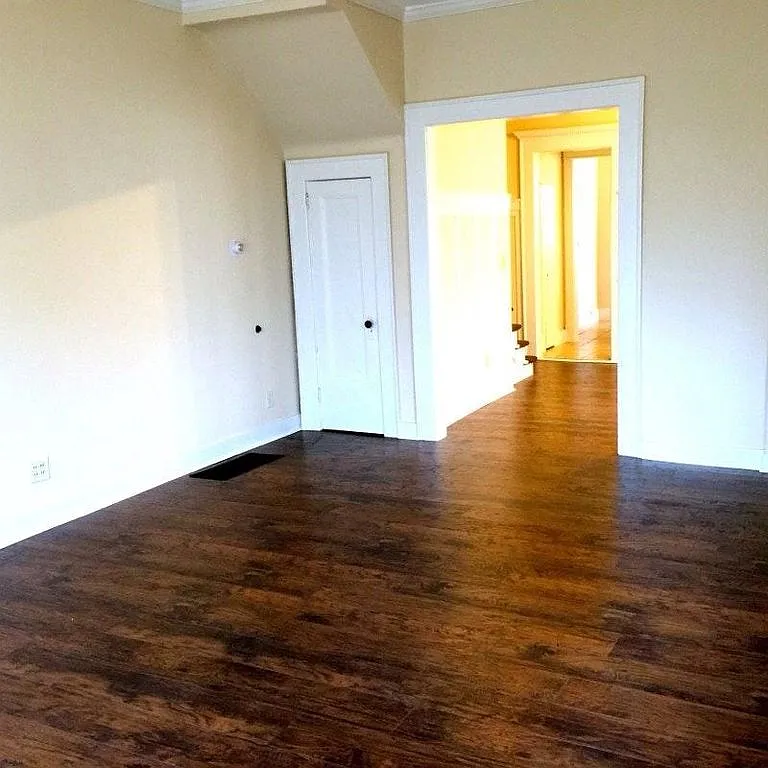 253 Eastern Ave SE - 1 — Photo 3