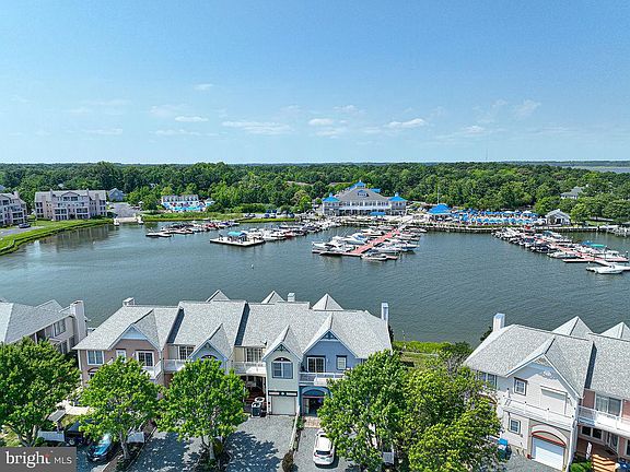 5th image of 843 Yacht Club Dr