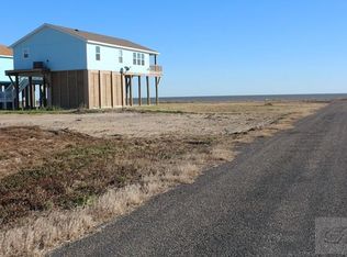 992 Lazy Ln, Gilchrist, TX 77617