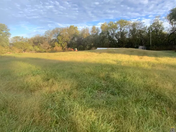 3640 Park Dr, Meriden, KS 66512