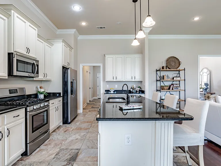 523 Kensley Ave — Photo 17