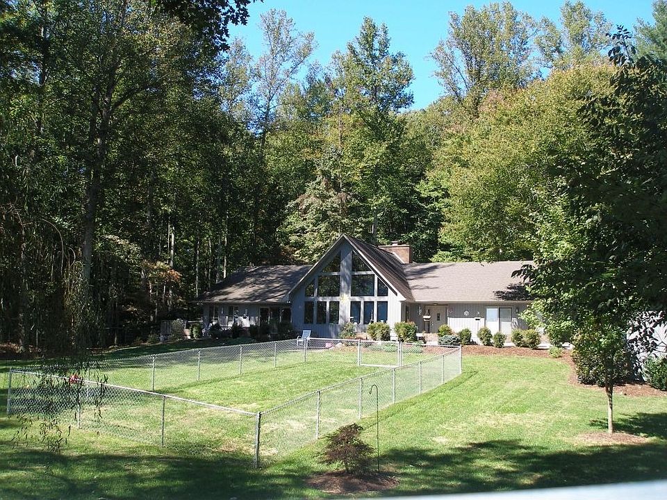 For Sale: 185 Taylor Dr, Jonesborough, TN 37659