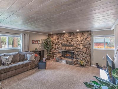583 Maple Ln, Sugarloaf, CA, 92386