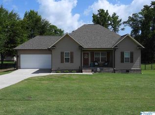 945 Haden Ln, Guntersville, AL 35976