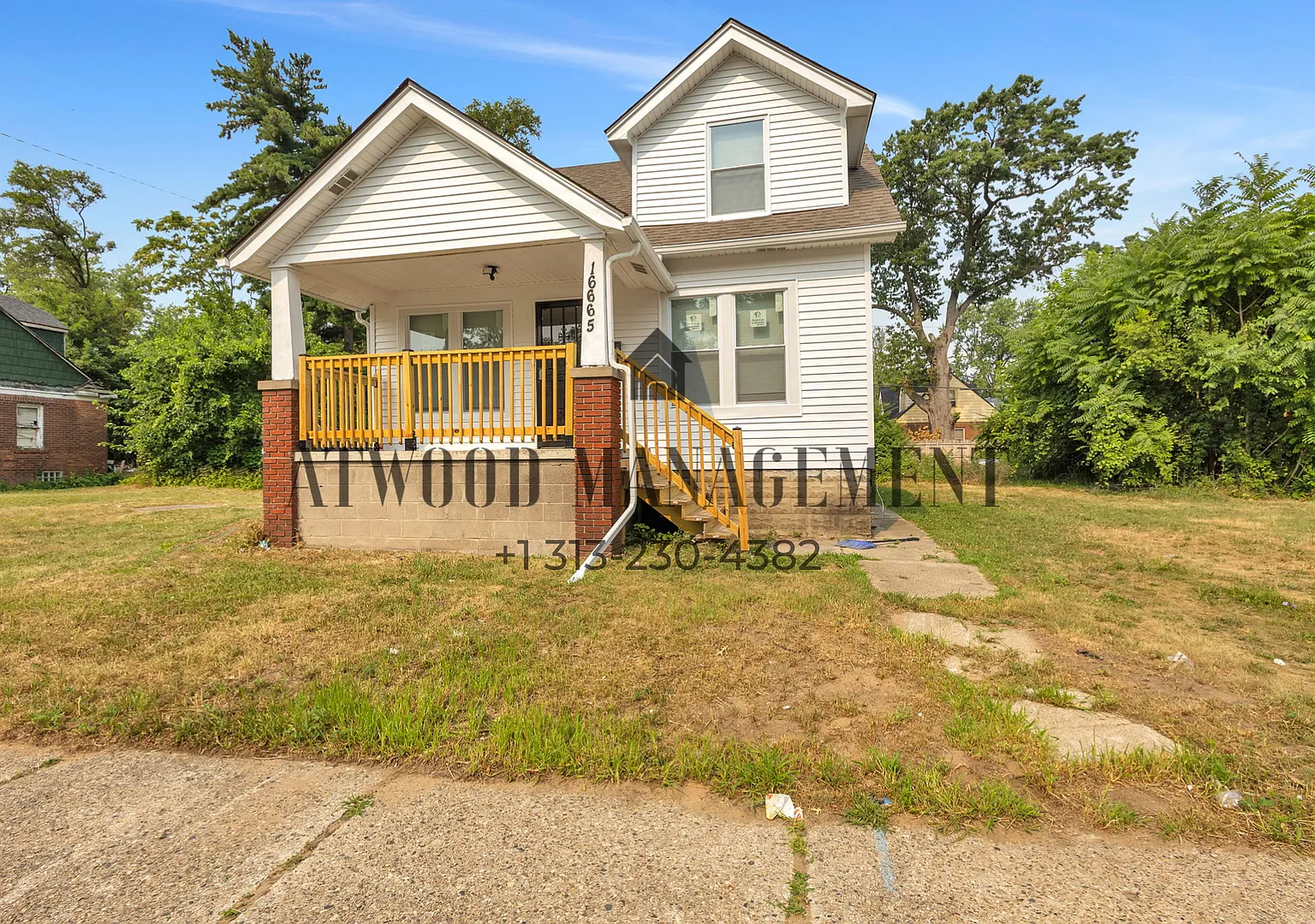 This beautifully updated 3-bedroom, 2-bath single-family home is ready for move-in! — Photo 1