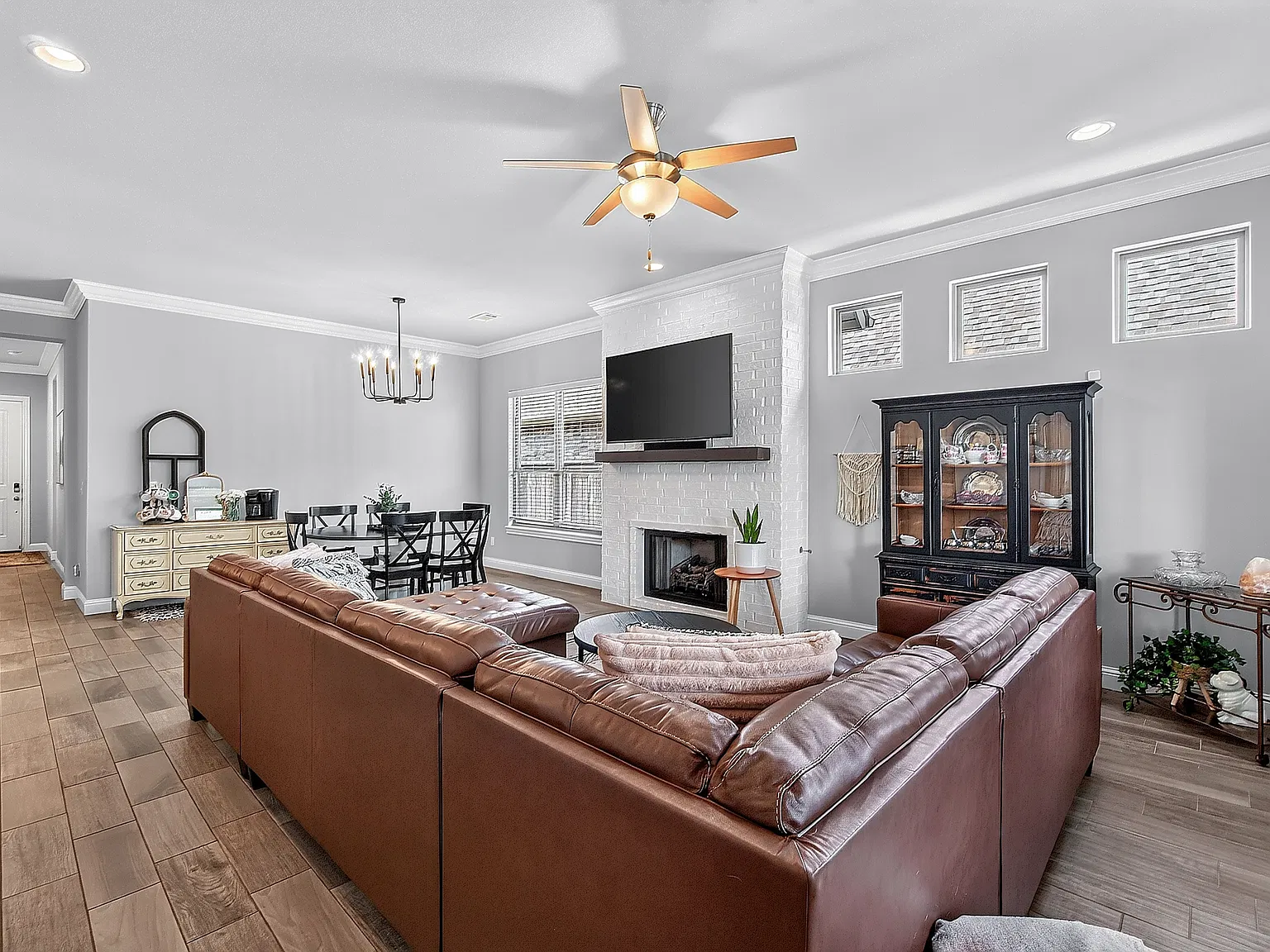 4 bed, 2417 sqft, $2,750 — Photo 3