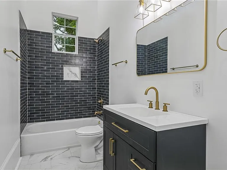 1421 Spain St — Photo 14