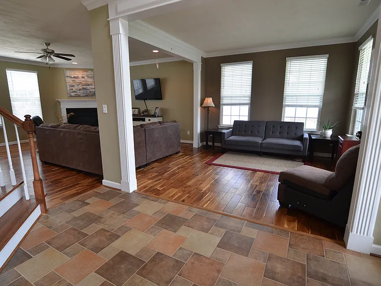 717 Tyler Way — Photo 2