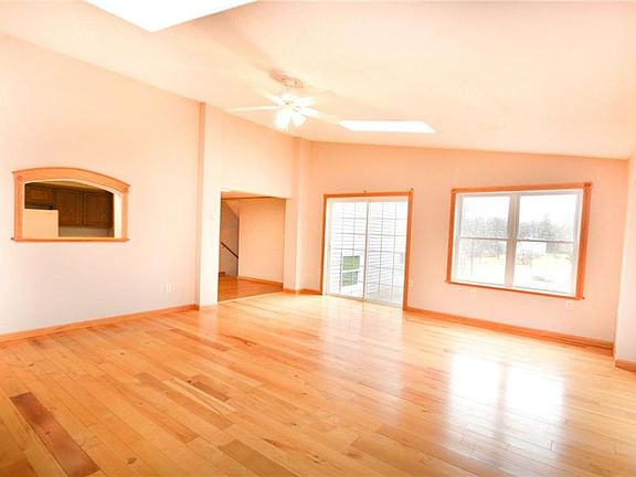 5th image of 5440 Wood Ln