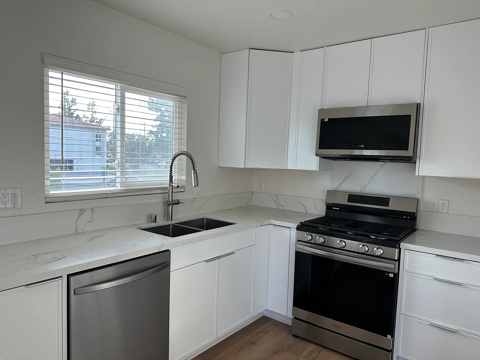 2 bed, 875 sqft, $2,875 — Photo 3