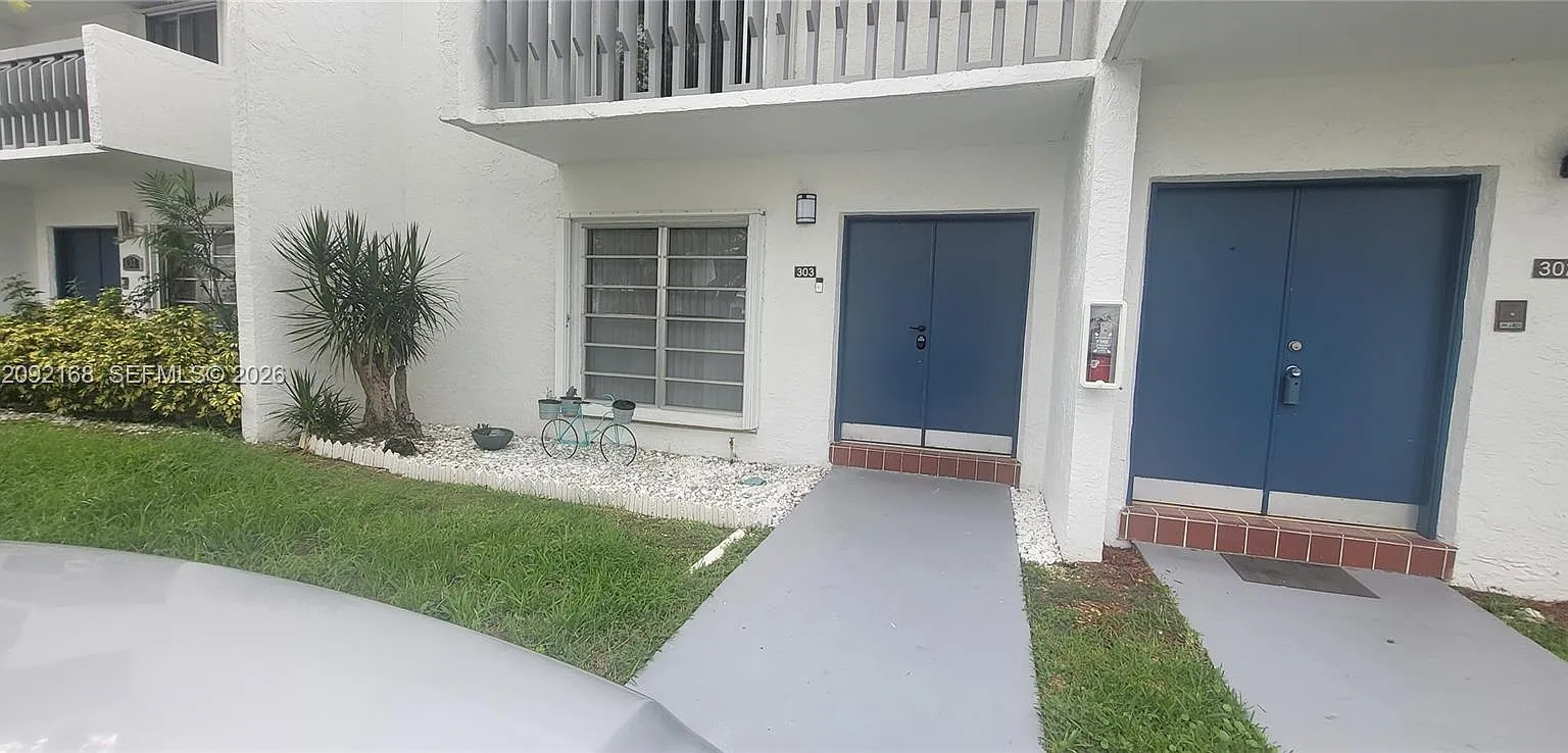 Heritage Square Condo — Photo 1
