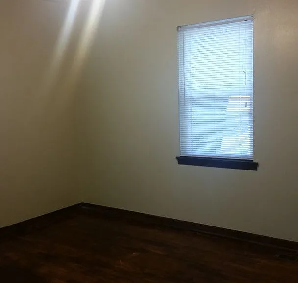 1223 Roosevelt Ave — Photo 5