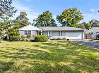 75 Sedgemoor Ct, Williamsville, NY 14221