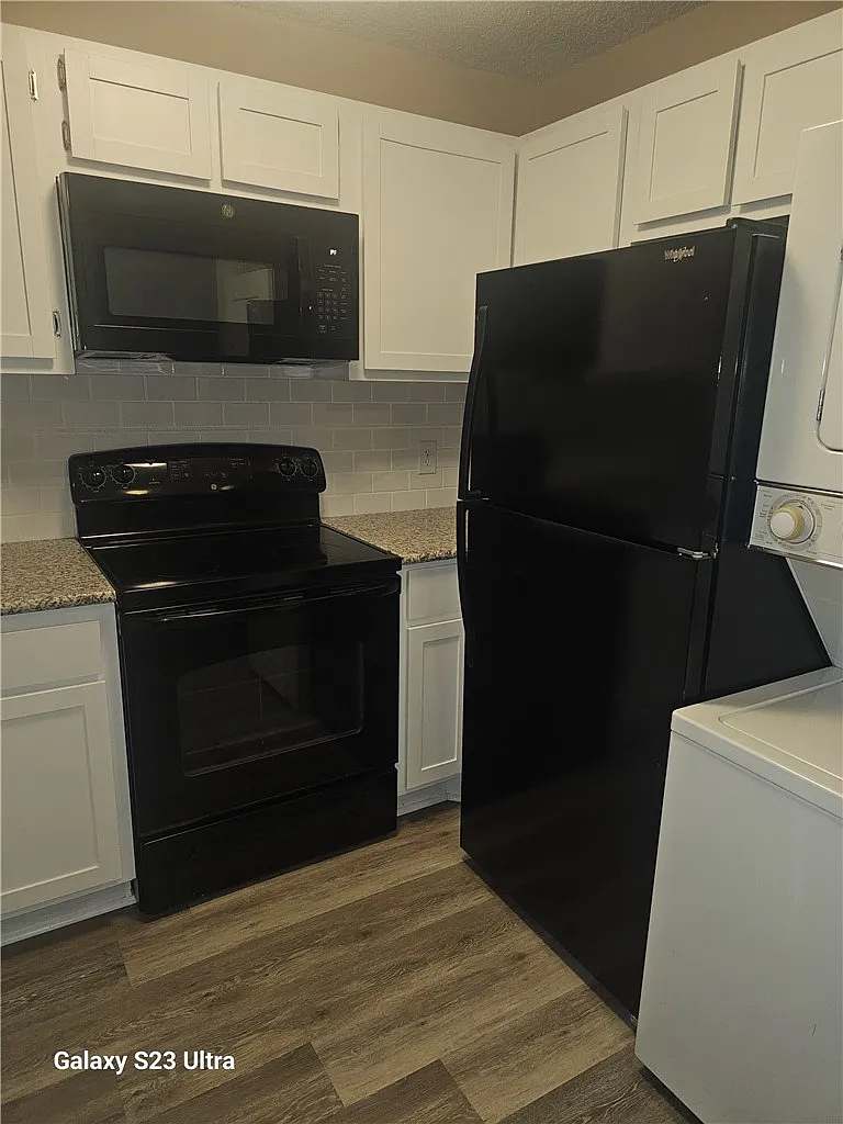 2 bed, 2.0 bath, $900 — Photo 2