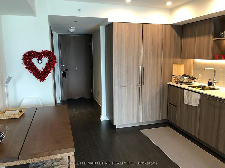 17 Bathurst St #1512 — Photo 5