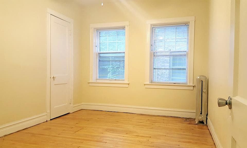 1st image of 1912 E Linnwood Ave #2080296