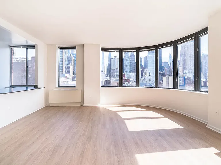 505 W 54th St #825 — Photo 10