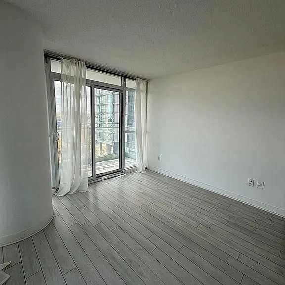 33 Singer Ct #611 — Photo 16