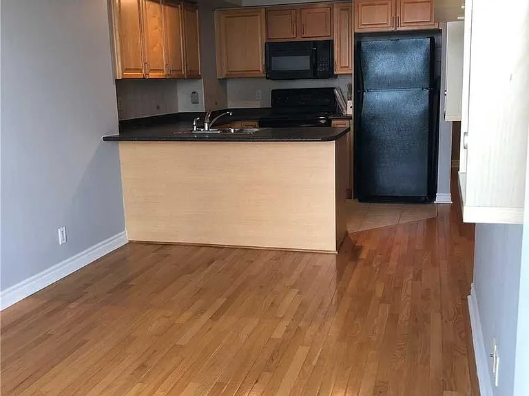 33 Elm Dr W #1502 — Photo 3