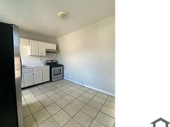 44 Vineyard Ave
