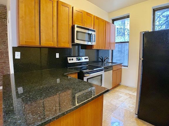 3rd image of 268 W 136th St APT 4