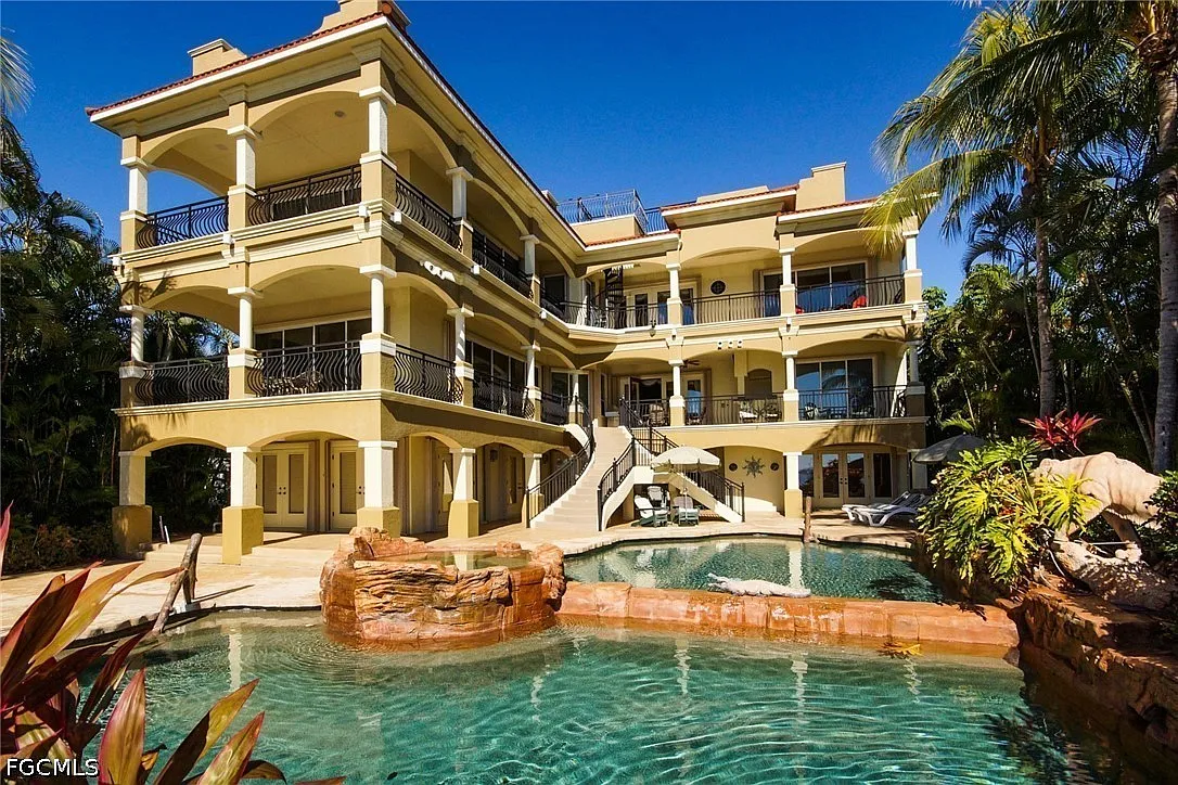 5 bed, 7.0 bath, 4627 sqft, $21,130 — Photo 1