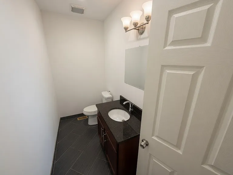 1741 W Erie St #1R — Photo 12
