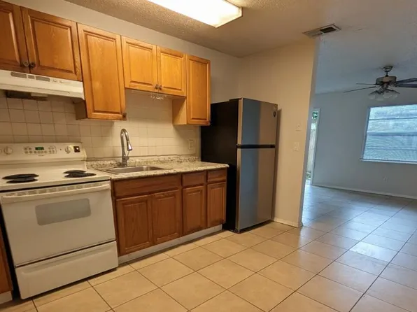4407 68th St W APT C, Bradenton, FL 34210