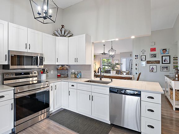 3rd image of 501 Lakewood Drive #9d