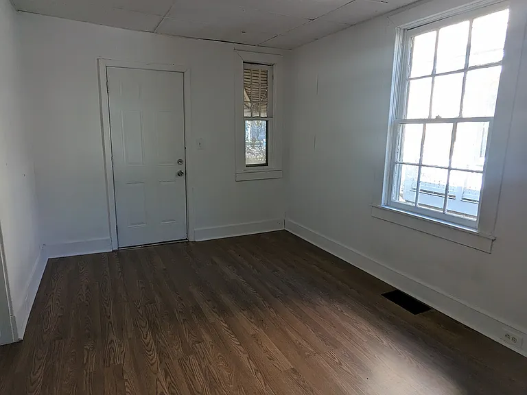 1446 N Main St — Photo 2