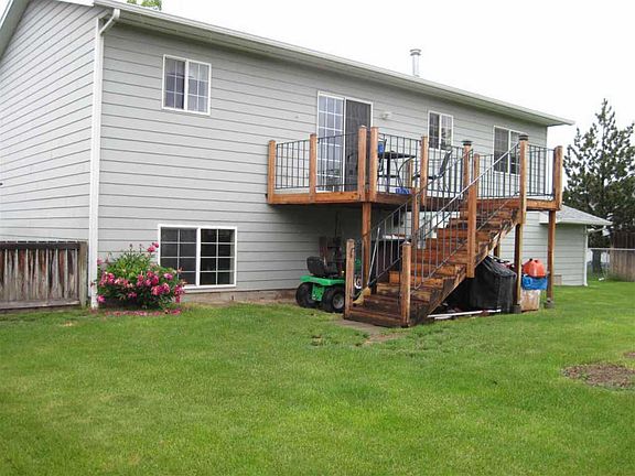 3rd image of 3811 Remington St