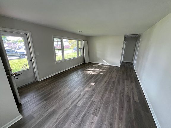 5th image of 50 Glenhaven Dr