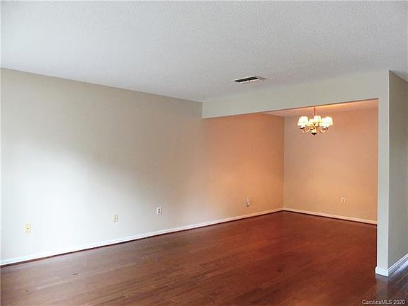 4th image of 415 E Broad St APT A4