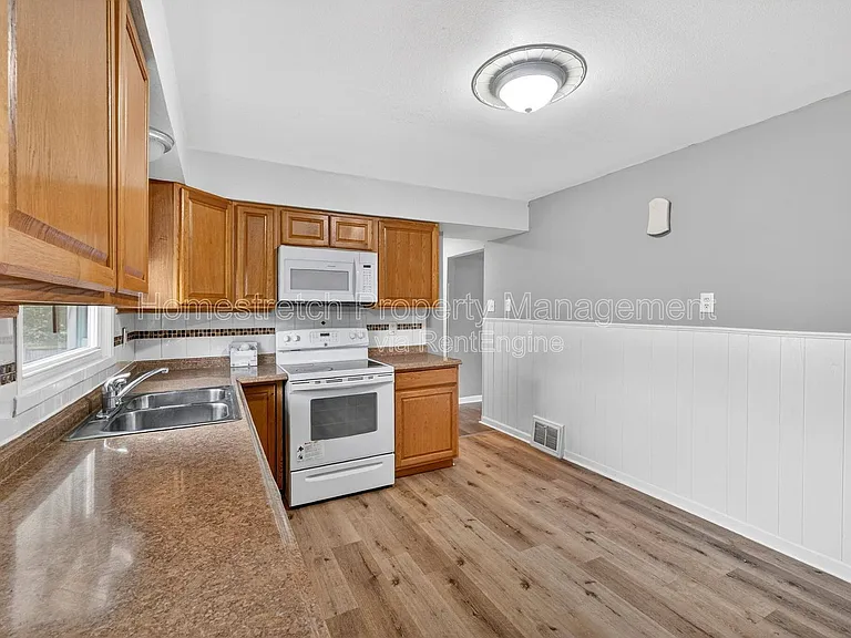 1600 Washington St — Photo 11