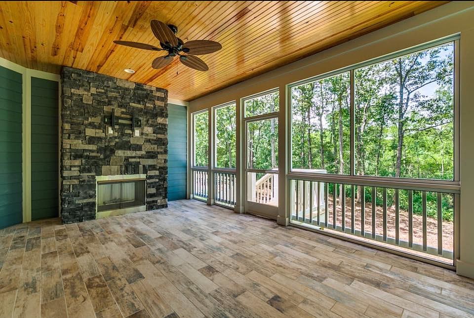 2nd image of 532 Chamberlin Rd