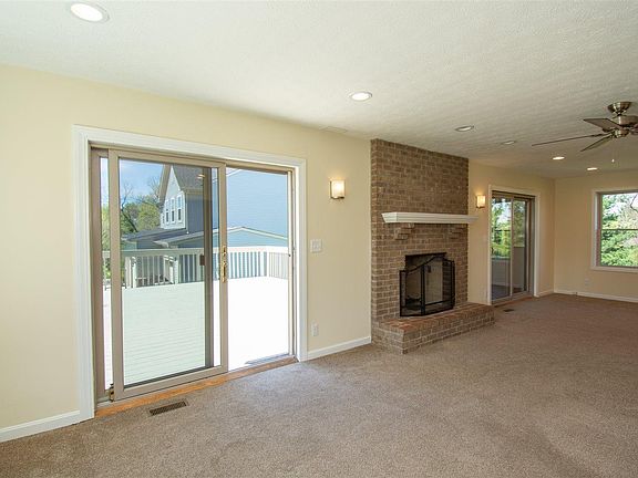 5th image of 8165 Valley Crossing Dr