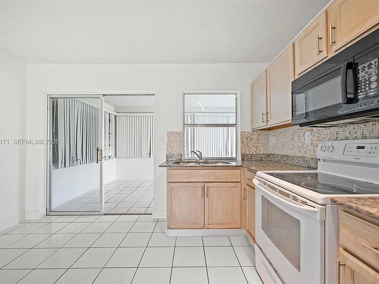 7004 NW 67th Ave — Photo 5