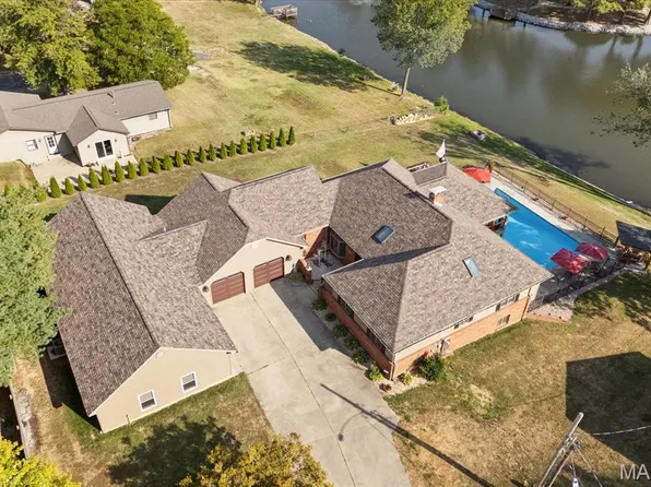 802 S Jackson St, Millstadt, IL 62260